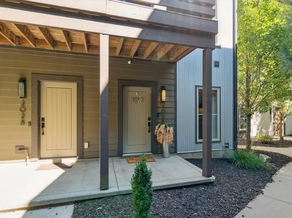 2026 Celadon Dr NE, Grand Rapids, MI 49525