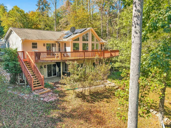 2303 Moss Meadows Dr, Pittsville, VA 24139