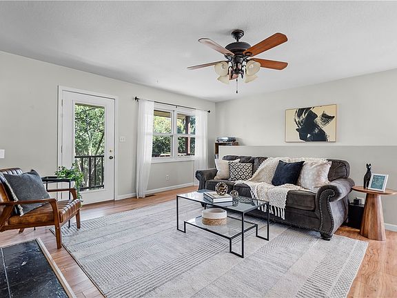 4th image of 1447 S Shore Dr