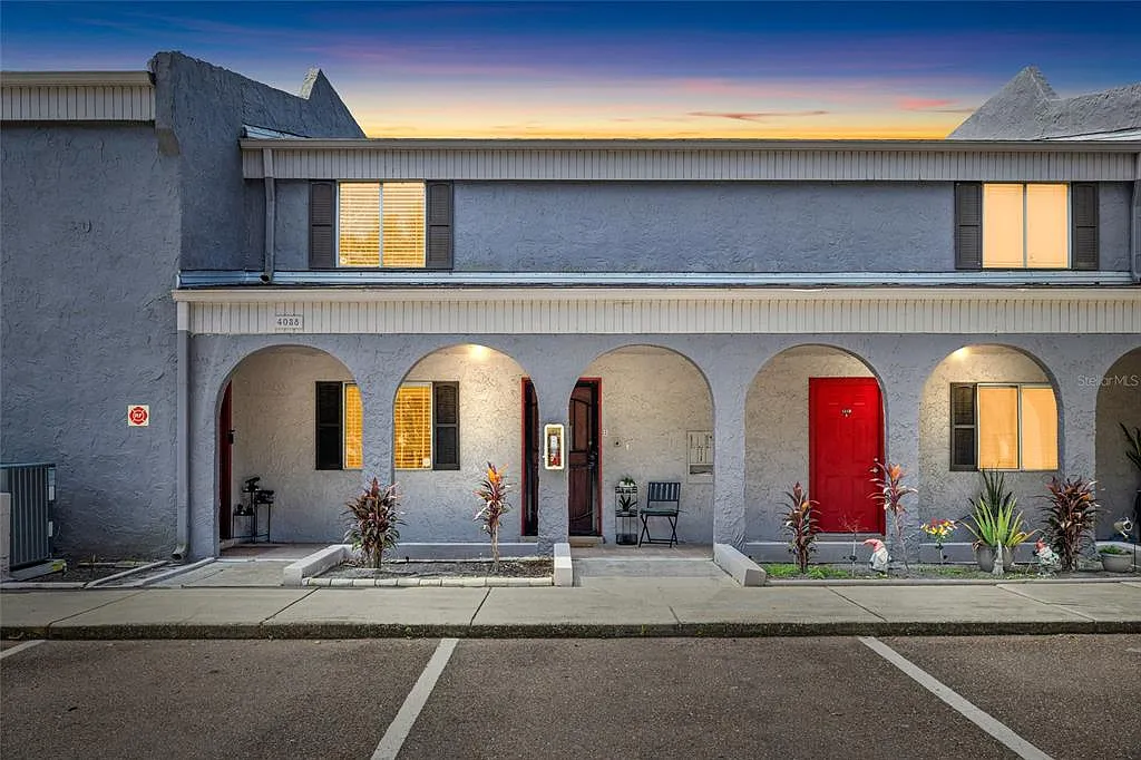 2 bed, 2.5 bath, 1562 sqft, $1,950 — Photo 1