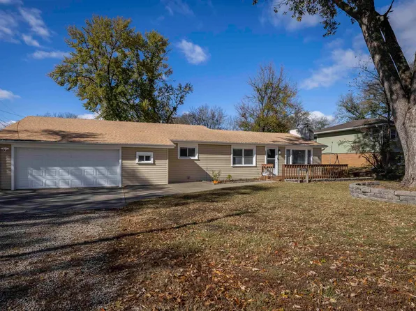 4439 NE Indian Creek Rd, Topeka, KS 66617