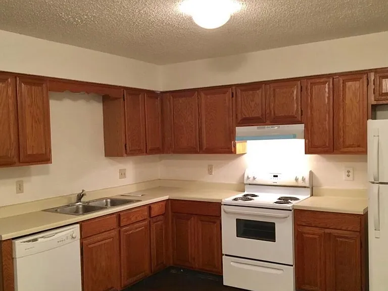 616 Wolftrap Dr — Photo 14