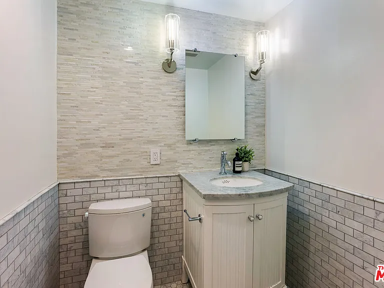 3850 Glenalbyn Dr — Photo 32