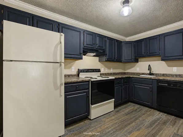 5 Bartemus Trail #105, Nashua, NH 03063