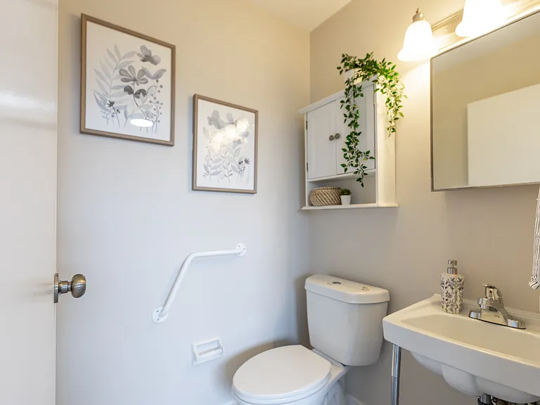 35 Bredin Pkwy — Photo 11
