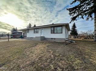 218 2nd St N, Fessenden, ND 58438