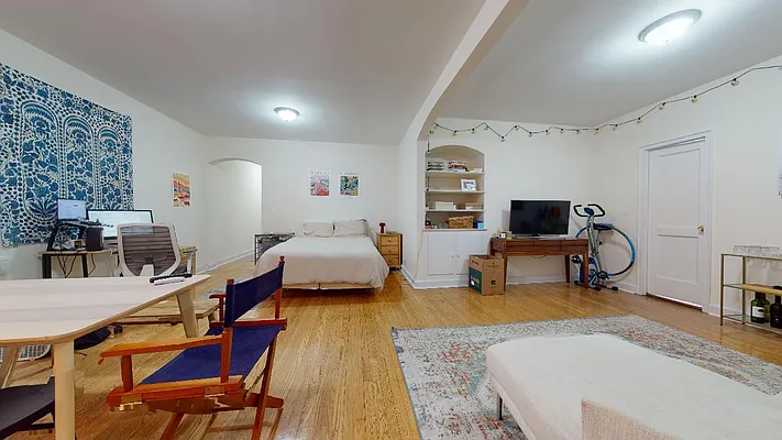 Rented by Bond New York | media 8