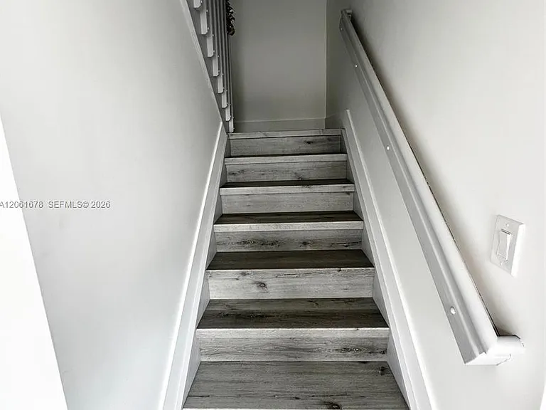 19249 NW 37th Ave — Photo 6