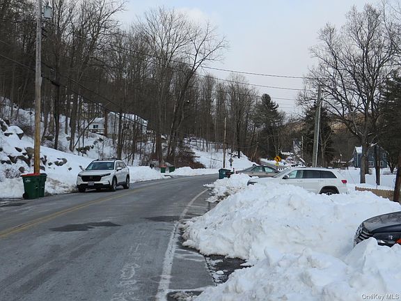 3rd image of 477 Sprout Brook Road