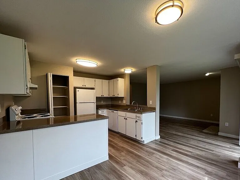 Lawn Courte Apartments at 2802 N. Narrows Drive, Tacoma, WA 98407 — Photo 10