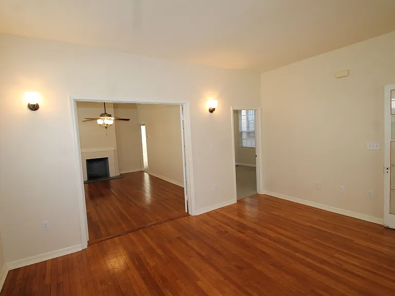 214 W 38th St — Photo 2