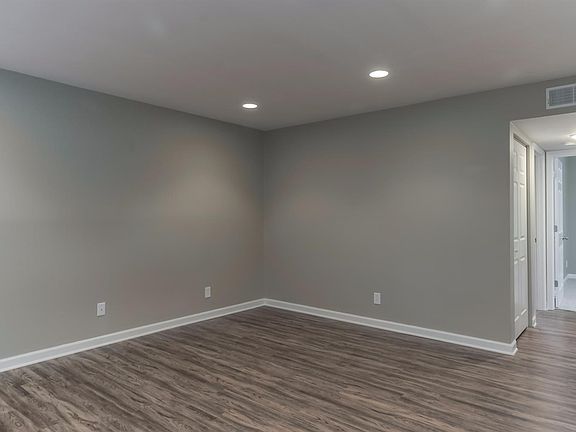 5th image of 333 E 4th St APT B9