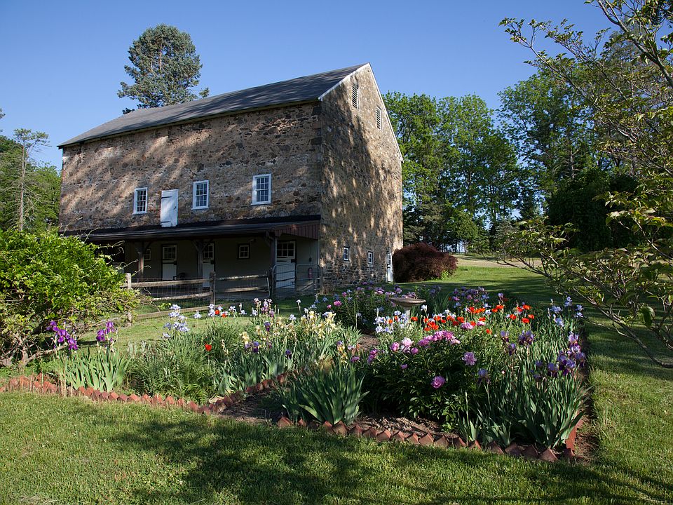 barn & gardens