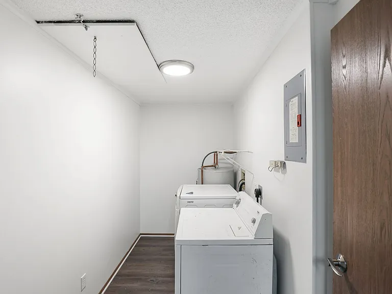 1373 Montgomery Ct — Photo 22