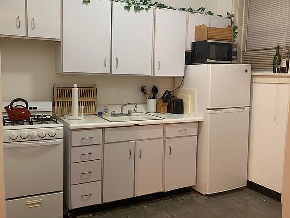 4th image of 631 W Roscoe St APT J1