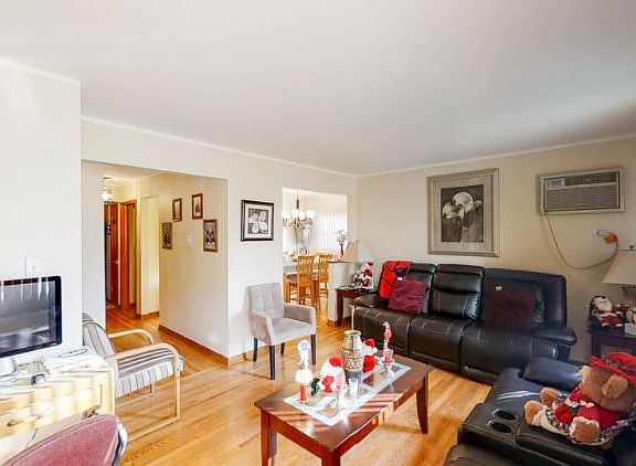 4th image of 3023 N Paris Ave #107