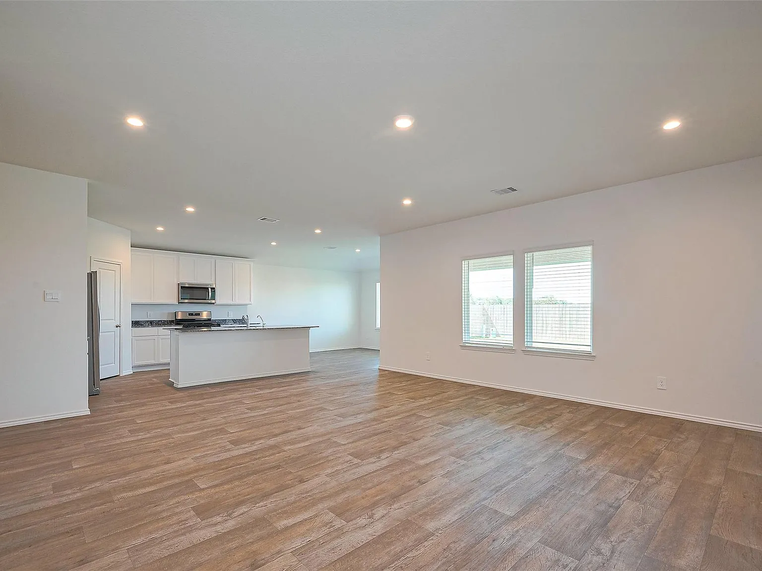 4 bed, 3.0 bath, 2186 sqft, $2,699 — Photo 4