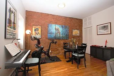 Rented by R New York