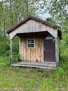 4th image of 22575-12 Mile Rd
