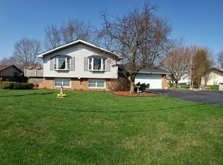 911 S Schoolhouse Rd, New Lenox, IL 60451