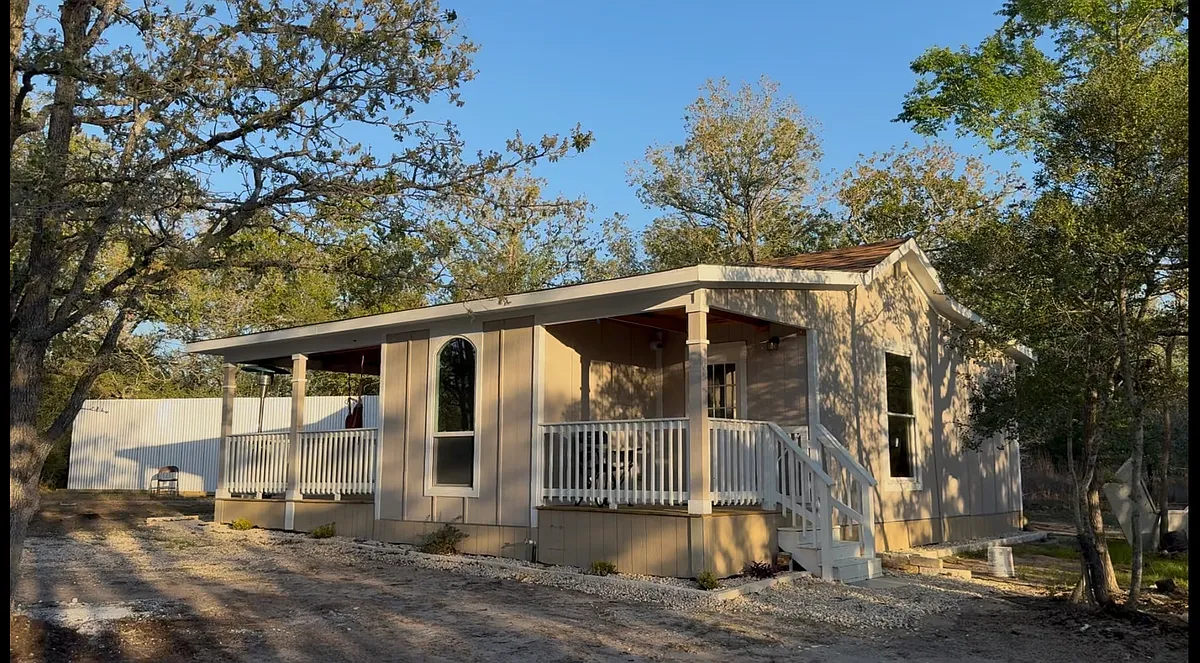 Building Photo - 802 Lakeview Ln