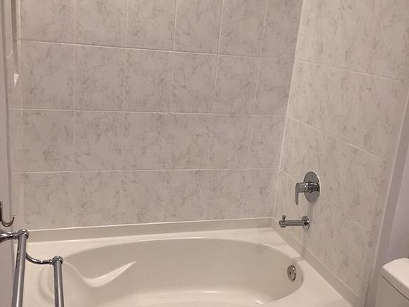 3rd image of 4860 Eisenhower Ave Unit 178