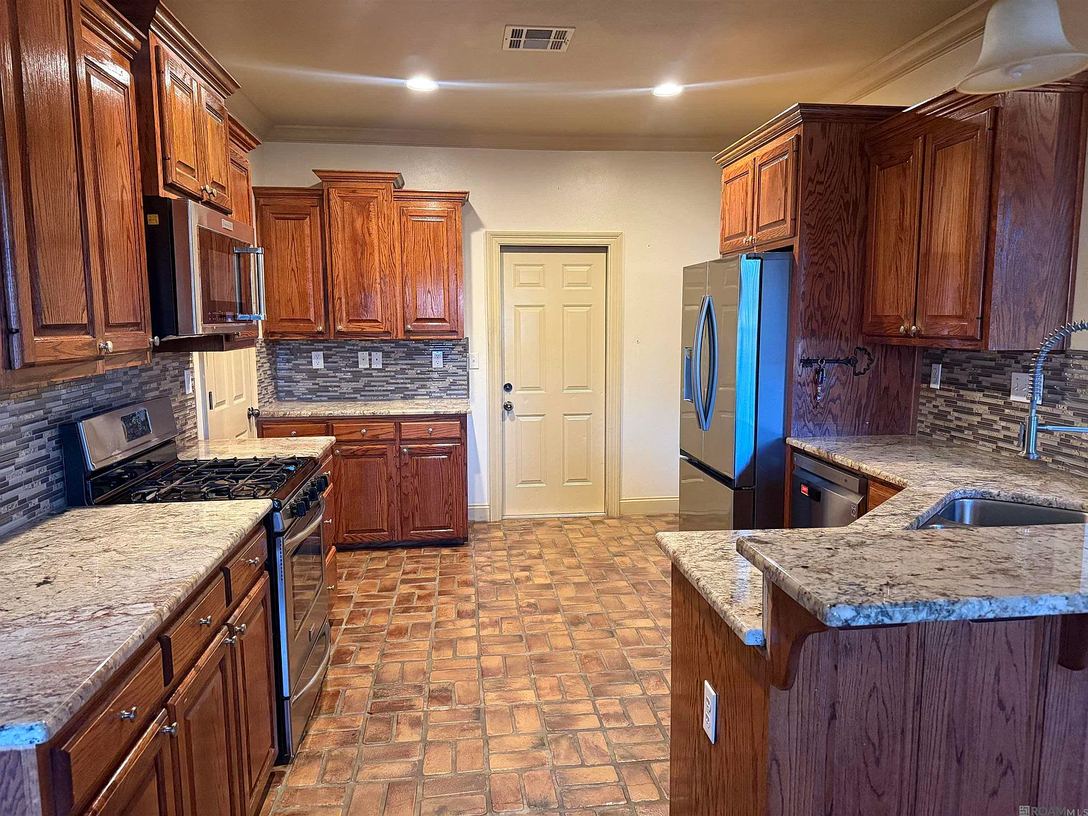 4 bed, 2693 sqft, $3,000 — Photo 4
