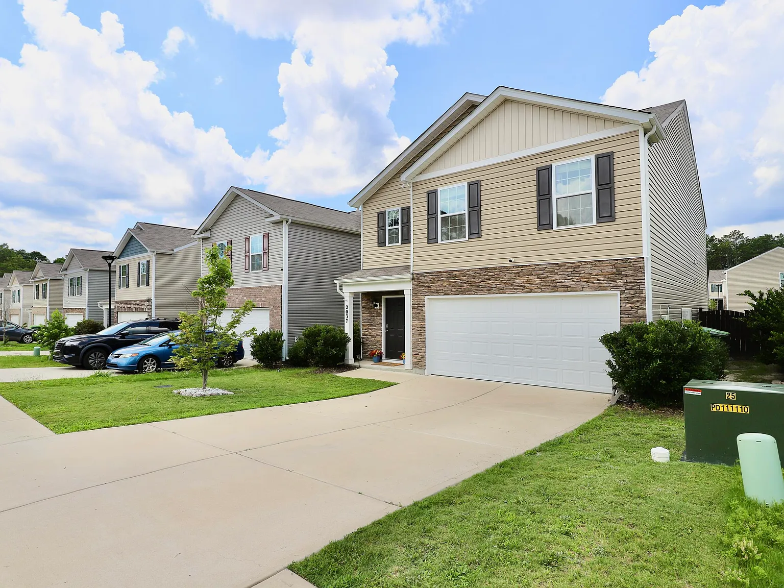 5 bed, 3.0 bath, 2368 sqft, $2,250 — Photo 3