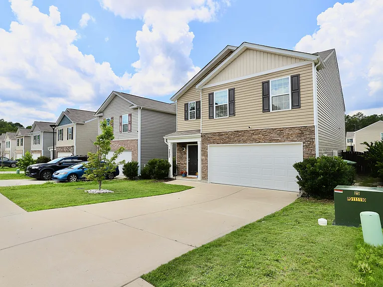 2037 Elmridge Rd — Photo 3