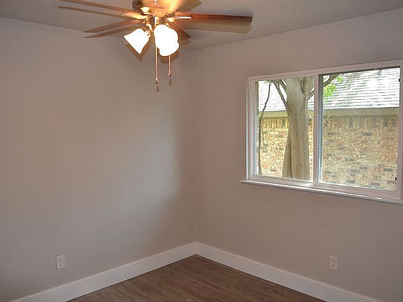 5th image of 126 Windsor Dr