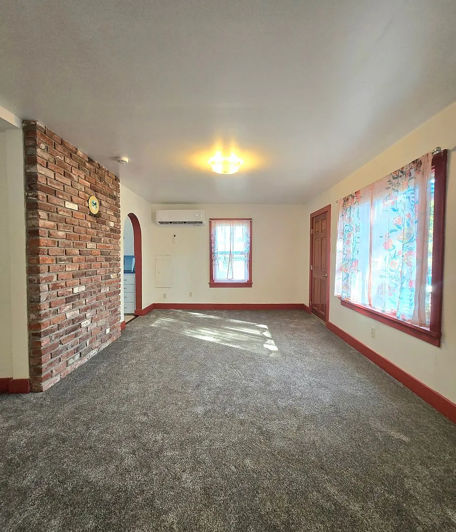 North Beach 2 Bed, 1 Bath Fully renovated 1925 Cottage For Rent! — Photo 4