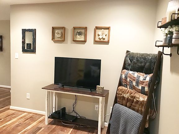 3rd image of 111 Stratford Dr APT C