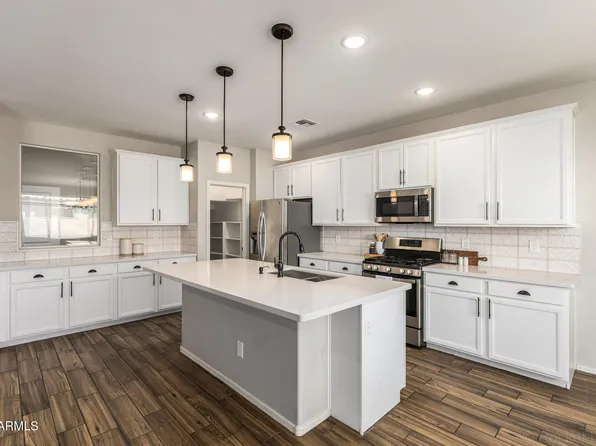 7039 N 84TH Avenue, Glendale, AZ 85305