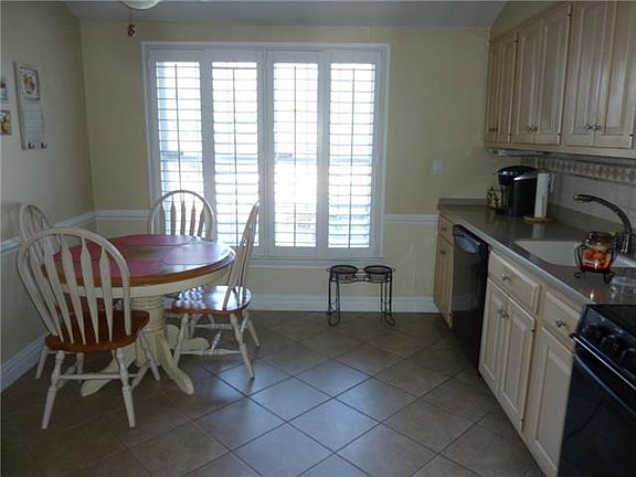 5th image of 7 Ashwood Dr