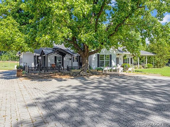 3rd image of 17843 Bridgeview Rd