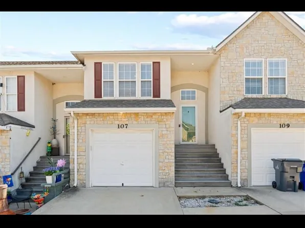 1201 Martway 107 Dr, Olathe, KS 66061
