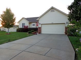 325 N Clay Cir, Wichita, KS 67206