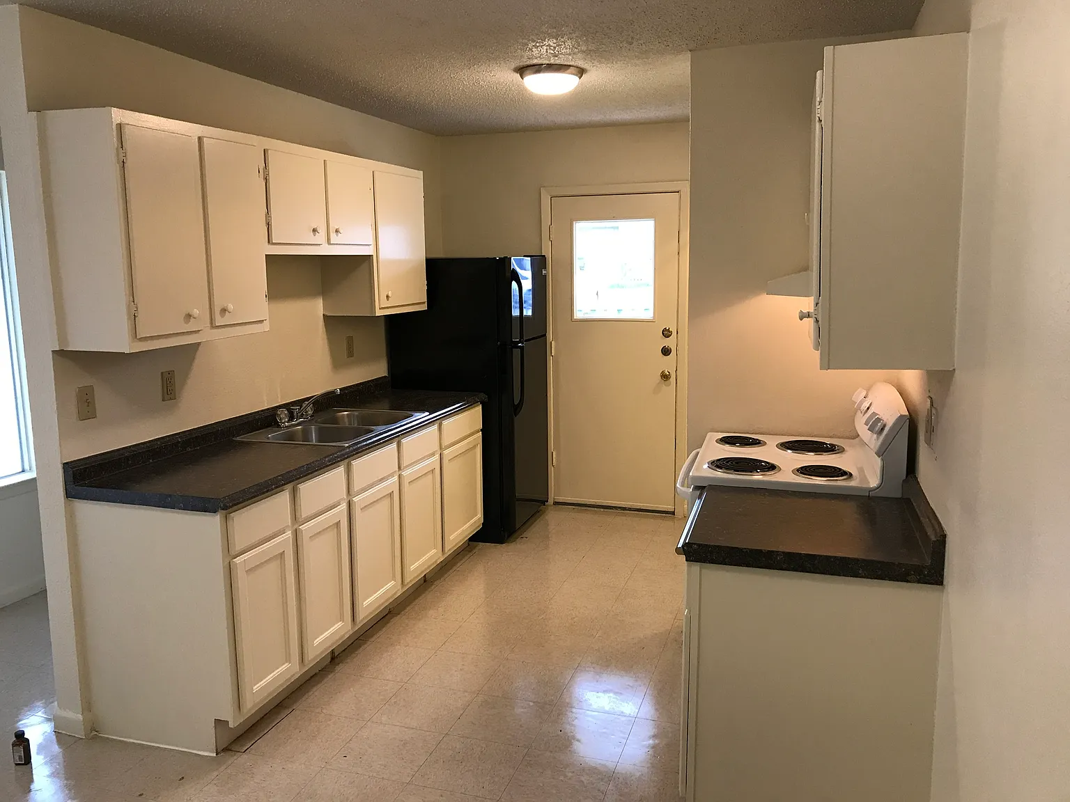 Sutton - 701 — Photo 2