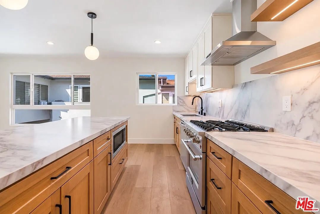 1 bed, 1.0 bath, 779 sqft, $3,500 — Photo 3