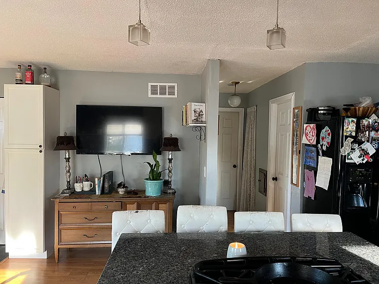 623 Spring St NE — Photo 2