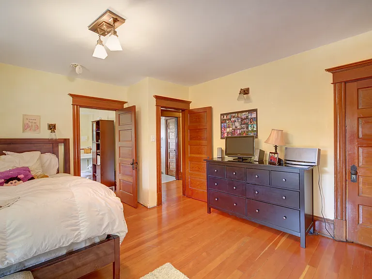 1153 17th Ave E — Photo 21