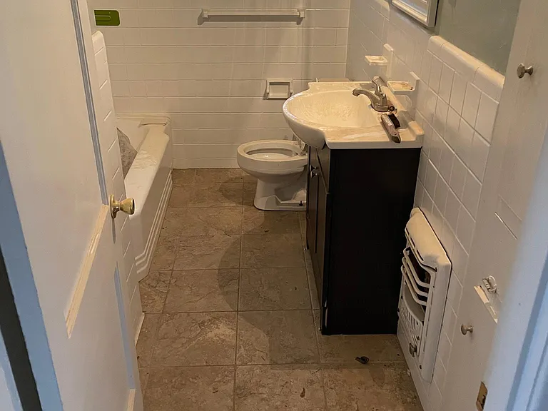 431 Albert Ave — Photo 6