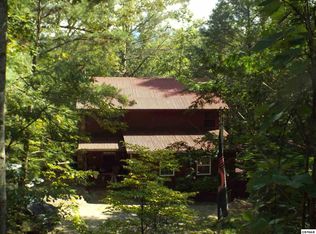 529 Parton Dr, Gatlinburg, TN 37738