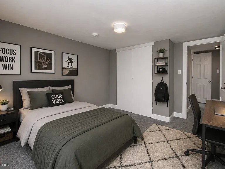 210 W Buck St — Photo 17
