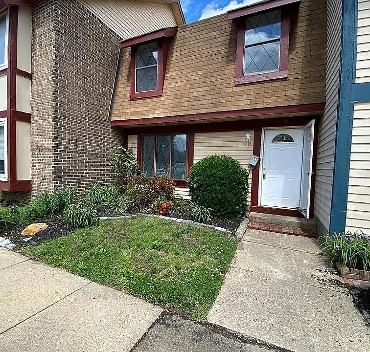 1st image of 140 Chelsea Cir