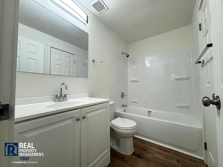 DB&D Realty LLC - 4016 — Photo 10