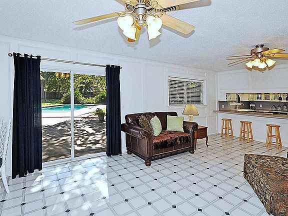 4th image of 104 Sleepy Hollow Dr