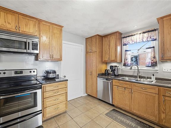 3rd image of 512 W Little Creek Rd