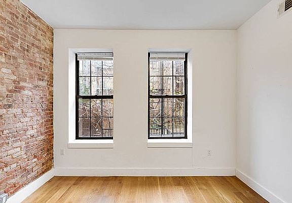 5th image of 253 Stanhope St APT 1L