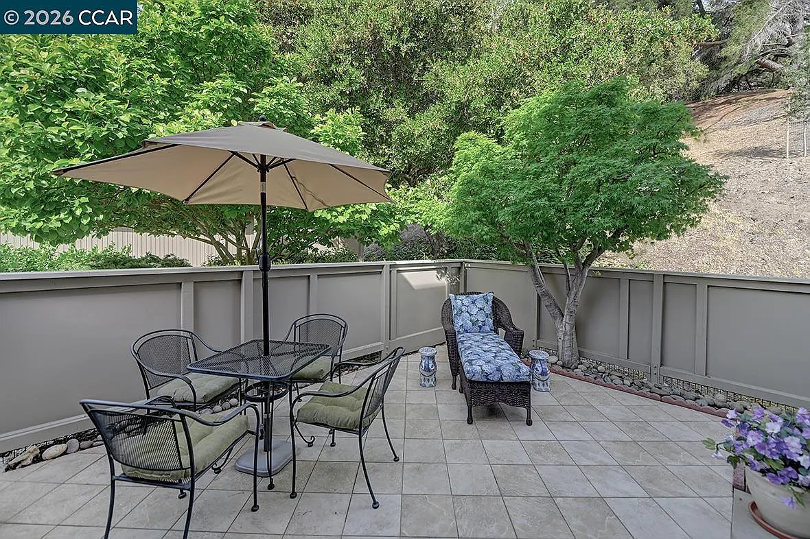 2017 Oakmont Way APT 2 photo 1